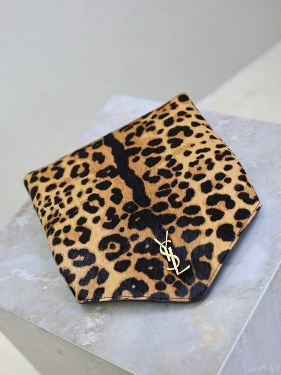Saint Laurent leopard print envelope chain bag - Picture 8 of 9